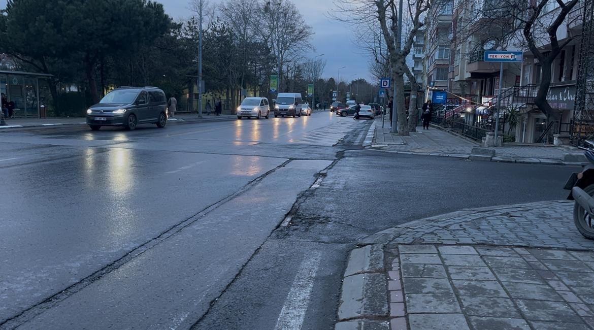 Tekirdağ’da otomobille çarpışan motosikletlinin yaralandığı kaza kamera 6 tekirdagda otomobille carpisan motosikletlinin yaralandigi kaza kamera 2 uI5uUlve