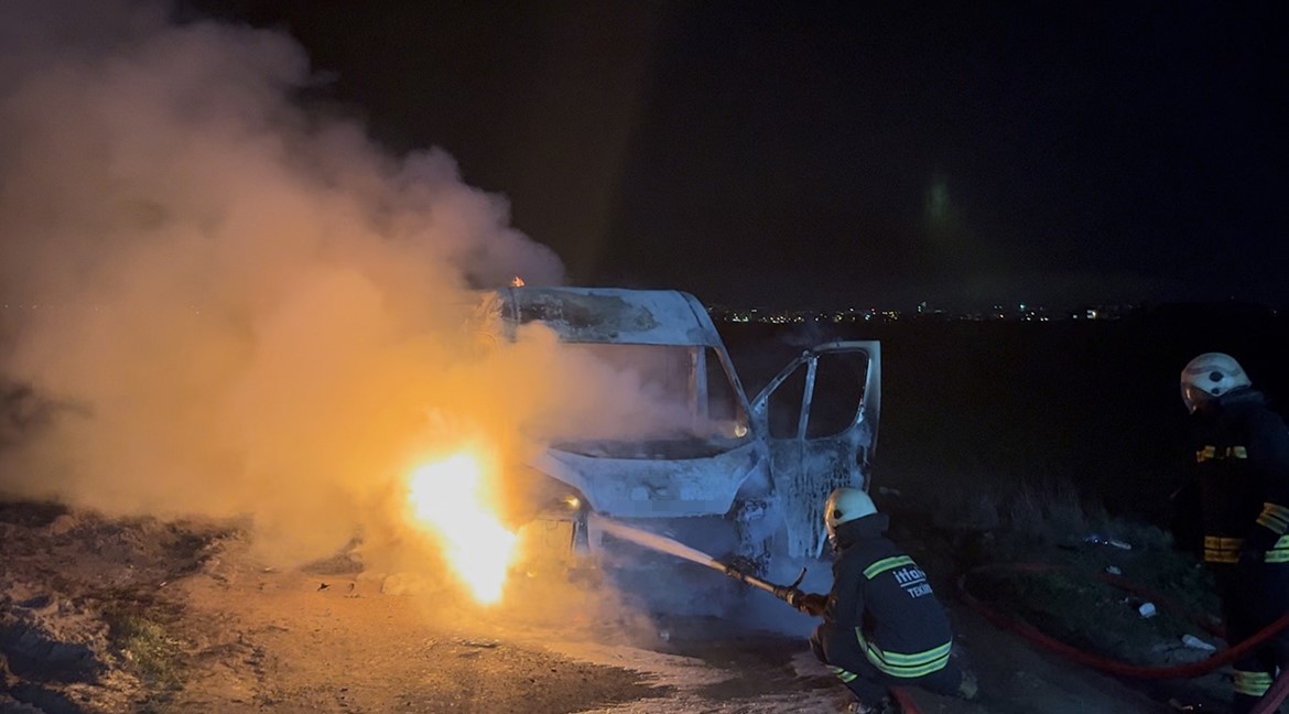 tekirdagda panelvan minibus alev topuna dondu 0