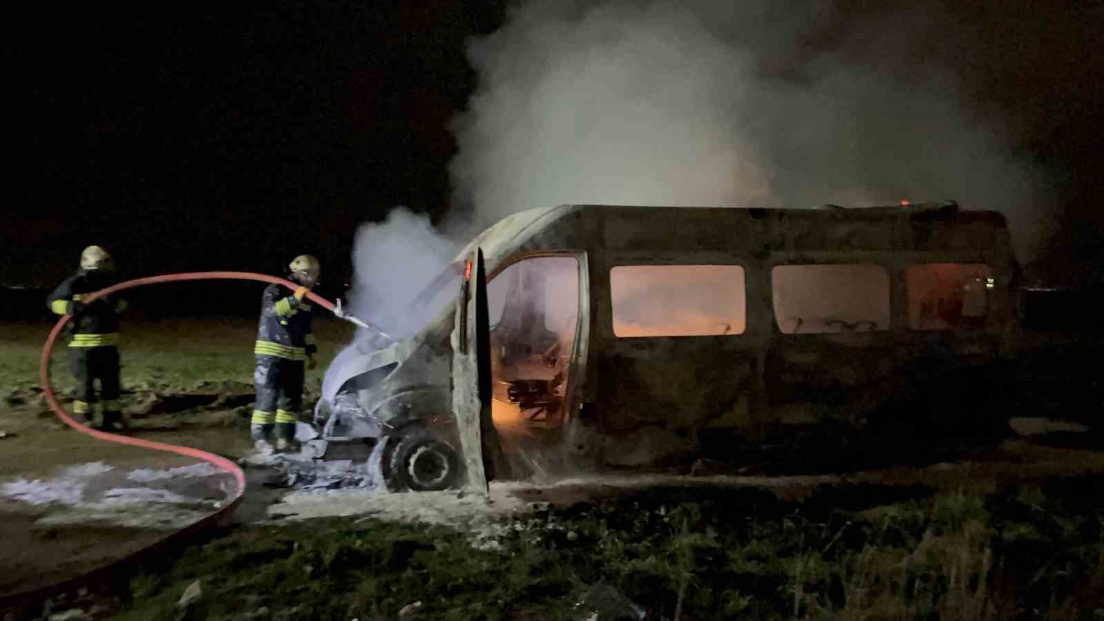 tekirdagda panelvan minibus alev topuna dondu 1 EWXyNr2L