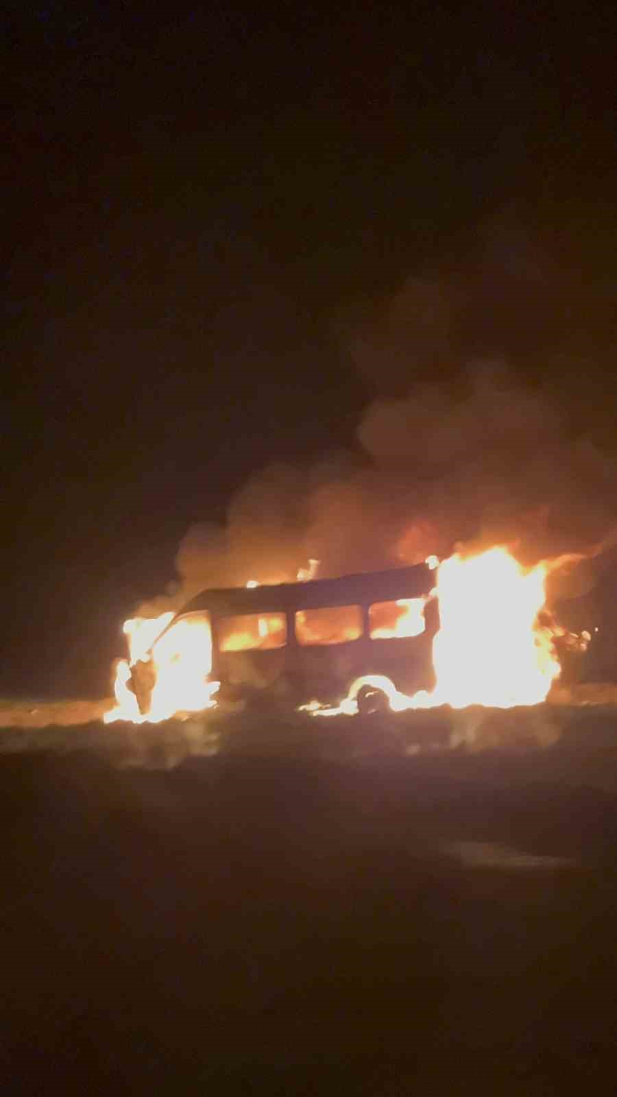 tekirdagda panelvan minibus alev topuna dondu 4 GEKJkKPd