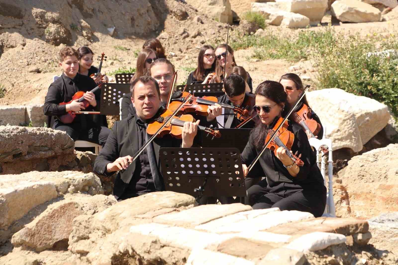 tekirdagda perinthos tiyatrosu 2 bin yil sonra yeniden sanatla bulustu 5 DzhNckbW