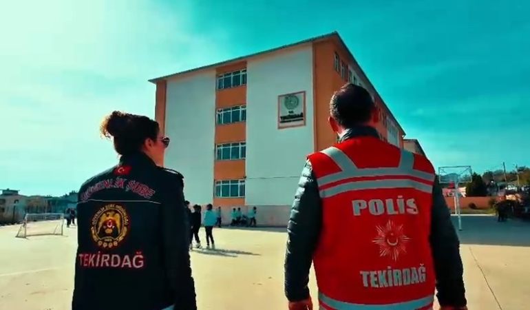 tekirdagda-polis-ekiplerinden-okullarda-genis-capli-denetim-bJL3G1jg.jpg