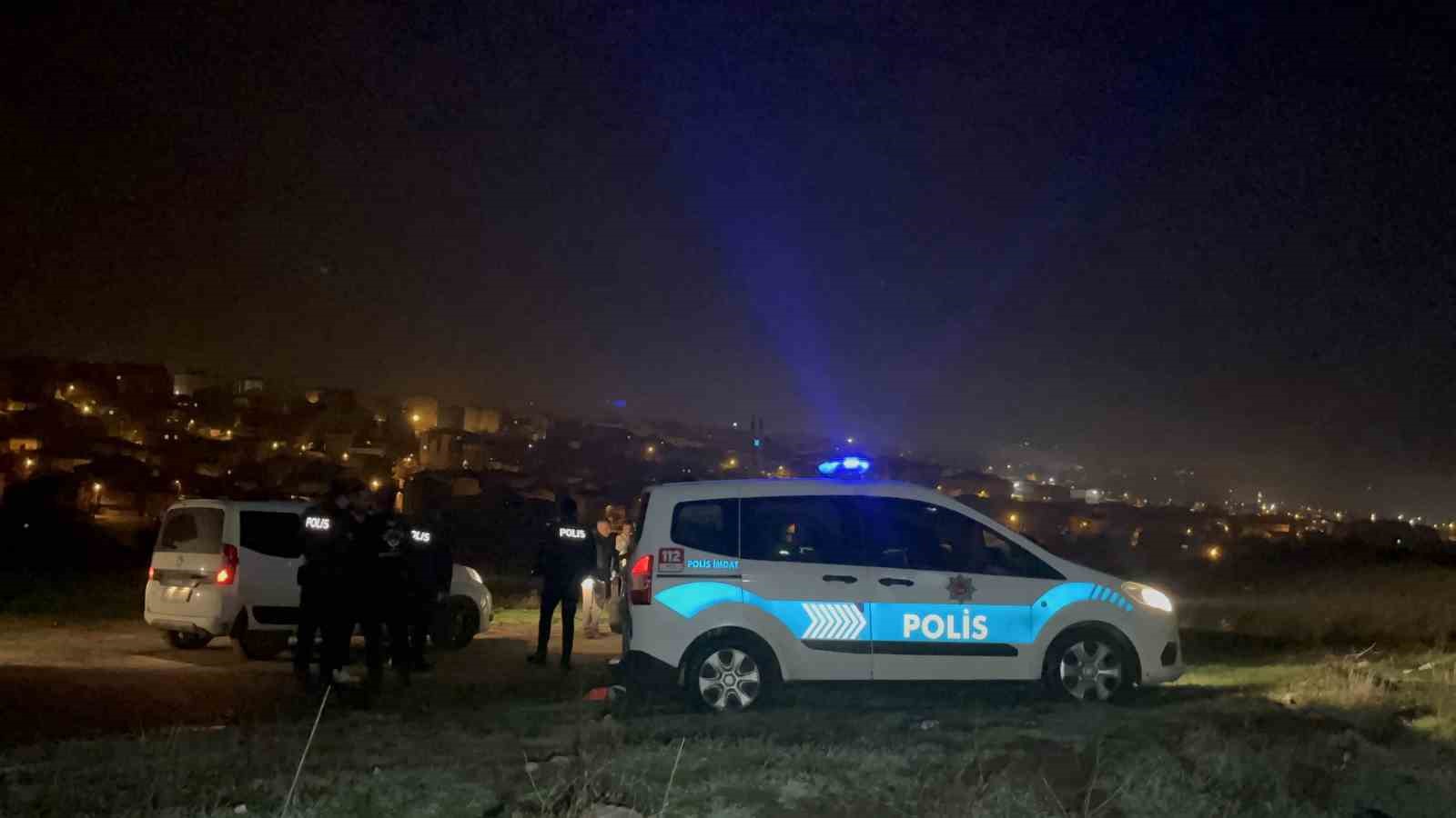 tekirdagda polisi gorunce elindeki silahla tarlaya girerek kacan sahis yakalandi 0