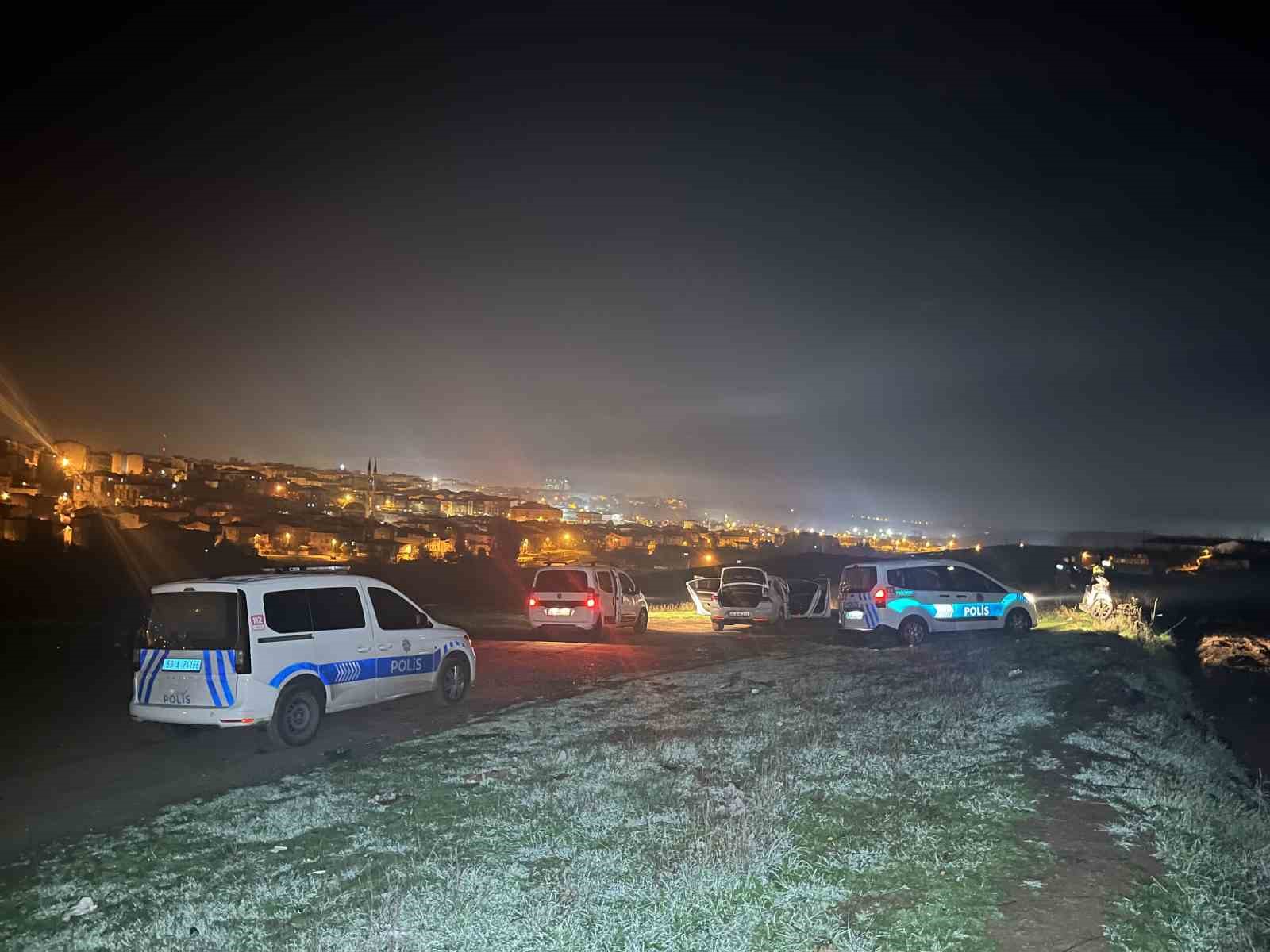 tekirdagda polisi gorunce elindeki silahla tarlaya girerek kacan sahis yakalandi 3 6pHq9TKW