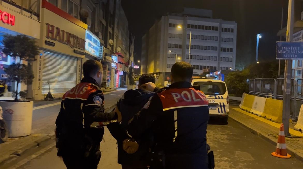 tekirdagda polisi gorunce elindeki silahla tarlaya girerek kacan sahis yakalandi 4 3Fq6hLve