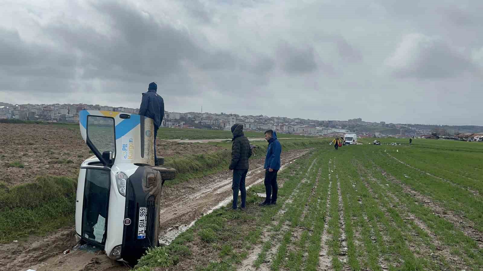 tekirdagda ptt kargo araci devrildi 1 yarali 2 3bNSEjqA