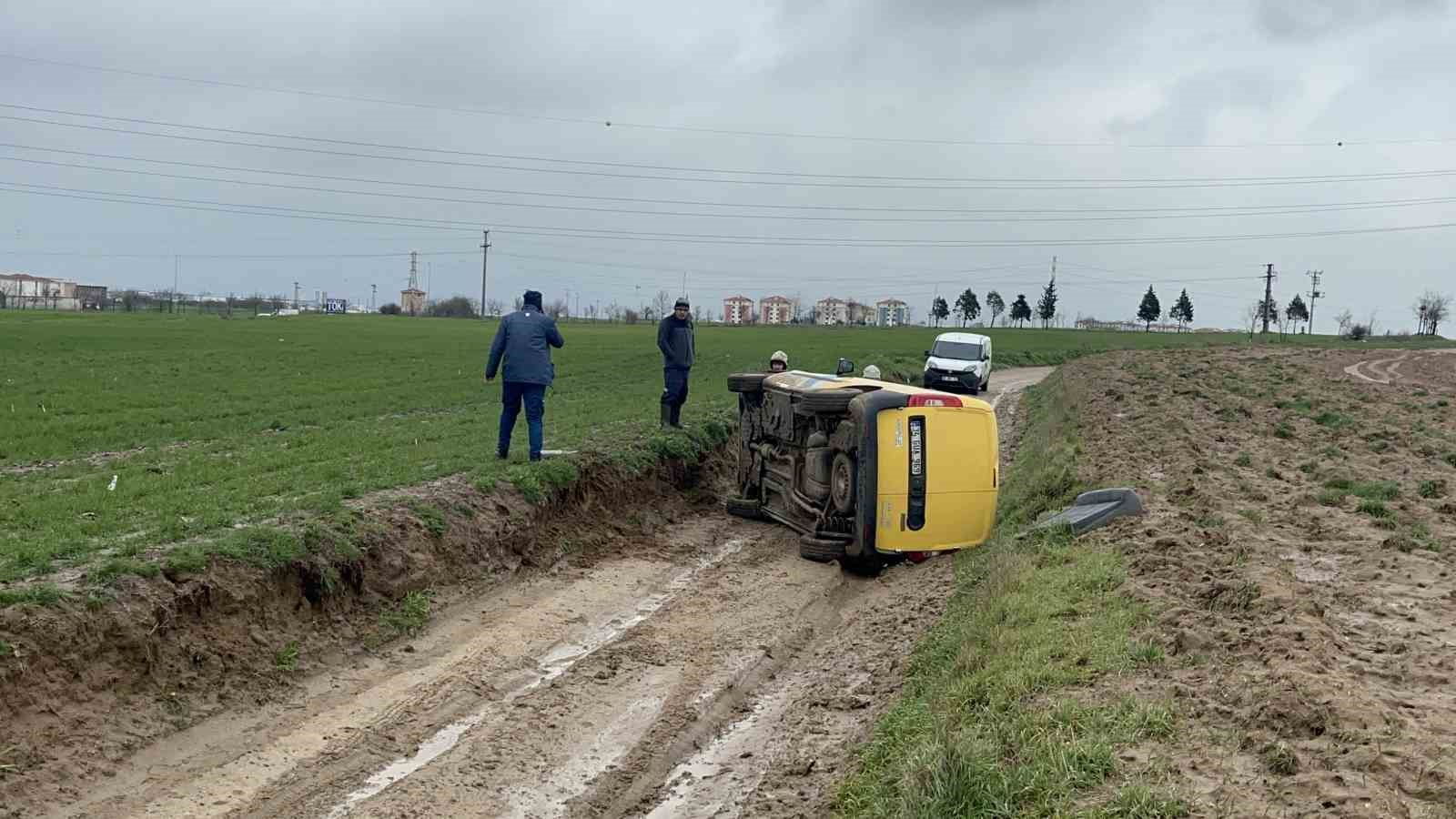 tekirdagda ptt kargo araci devrildi 1 yarali 3 rLV9fvzL