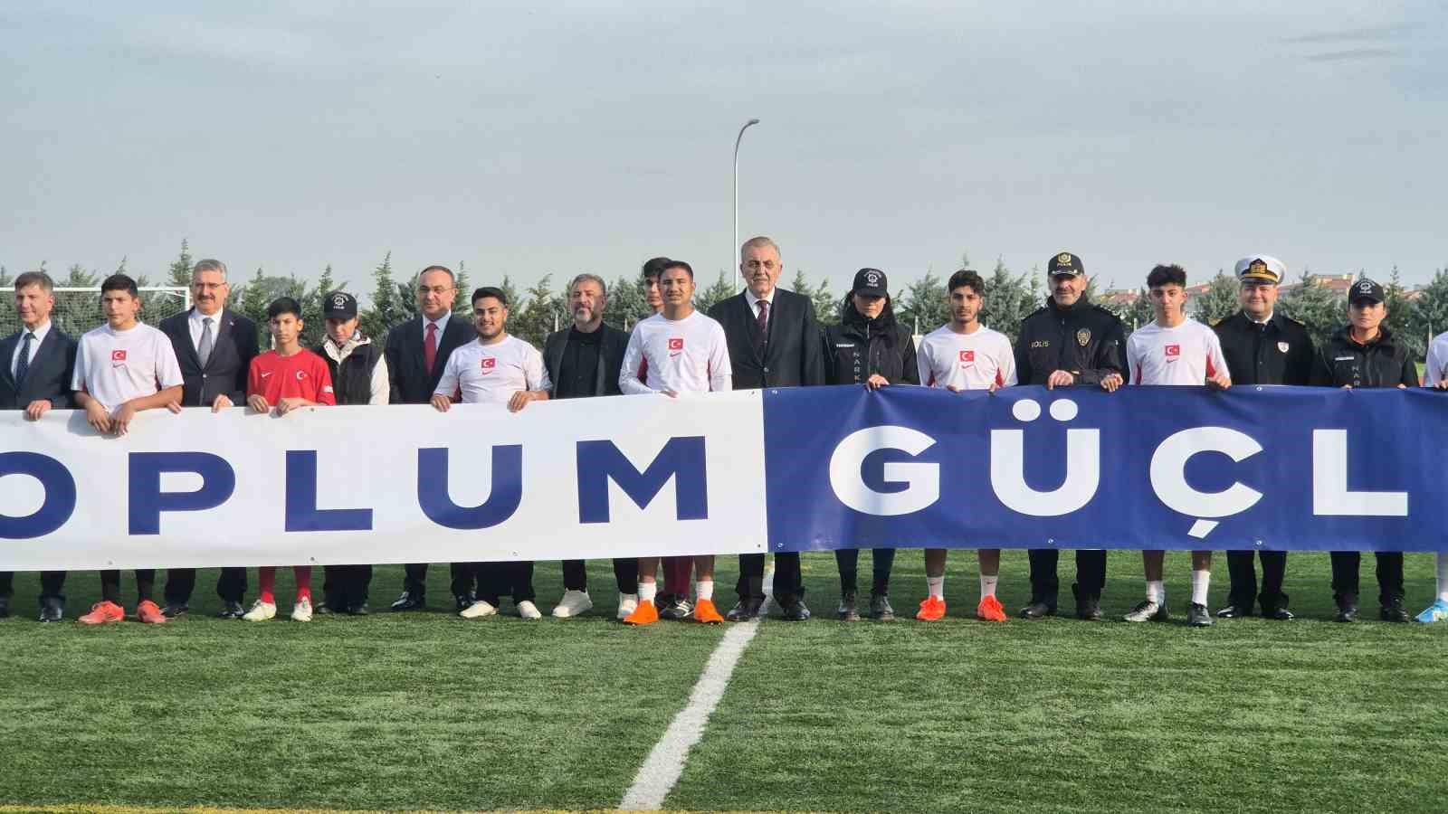 tekirdagda roman gencler dostluk macinda bulustu 4 gYzhbsAe