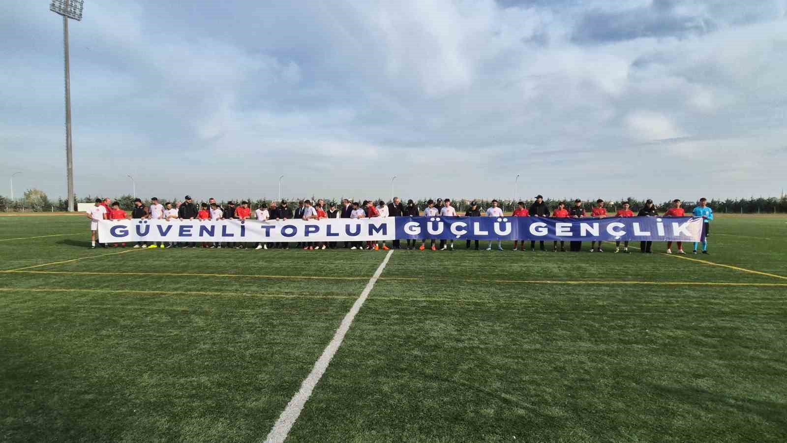 tekirdagda roman gencler dostluk macinda bulustu 5 2QA5J8v9