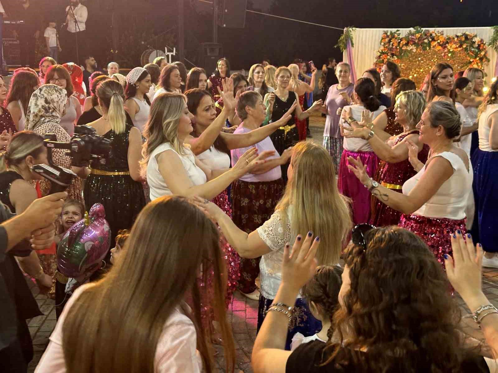 Tekirdağ’da Şalvar Gecesi renkli görüntülere sahne oldu 4 tekirdagda salvar gecesi renkli goruntulere sahne oldu 0 qWGuBYgg