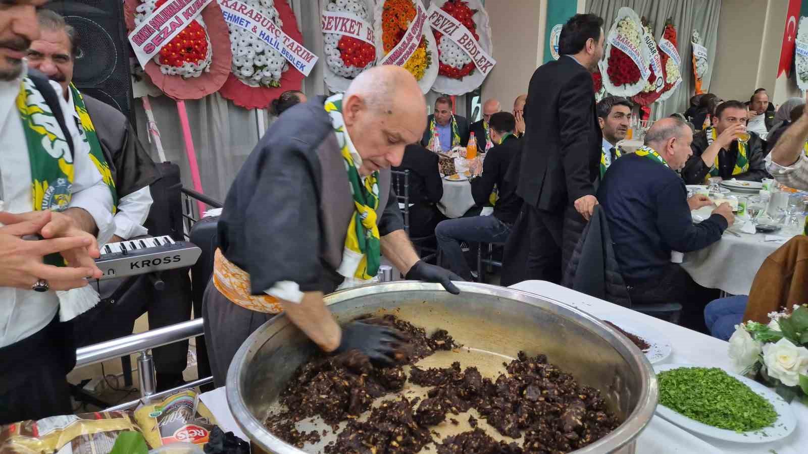 tekirdagda sanliurfa ruzgari 1 ton cig kofte ikram edildi 6 kPGnkRuc