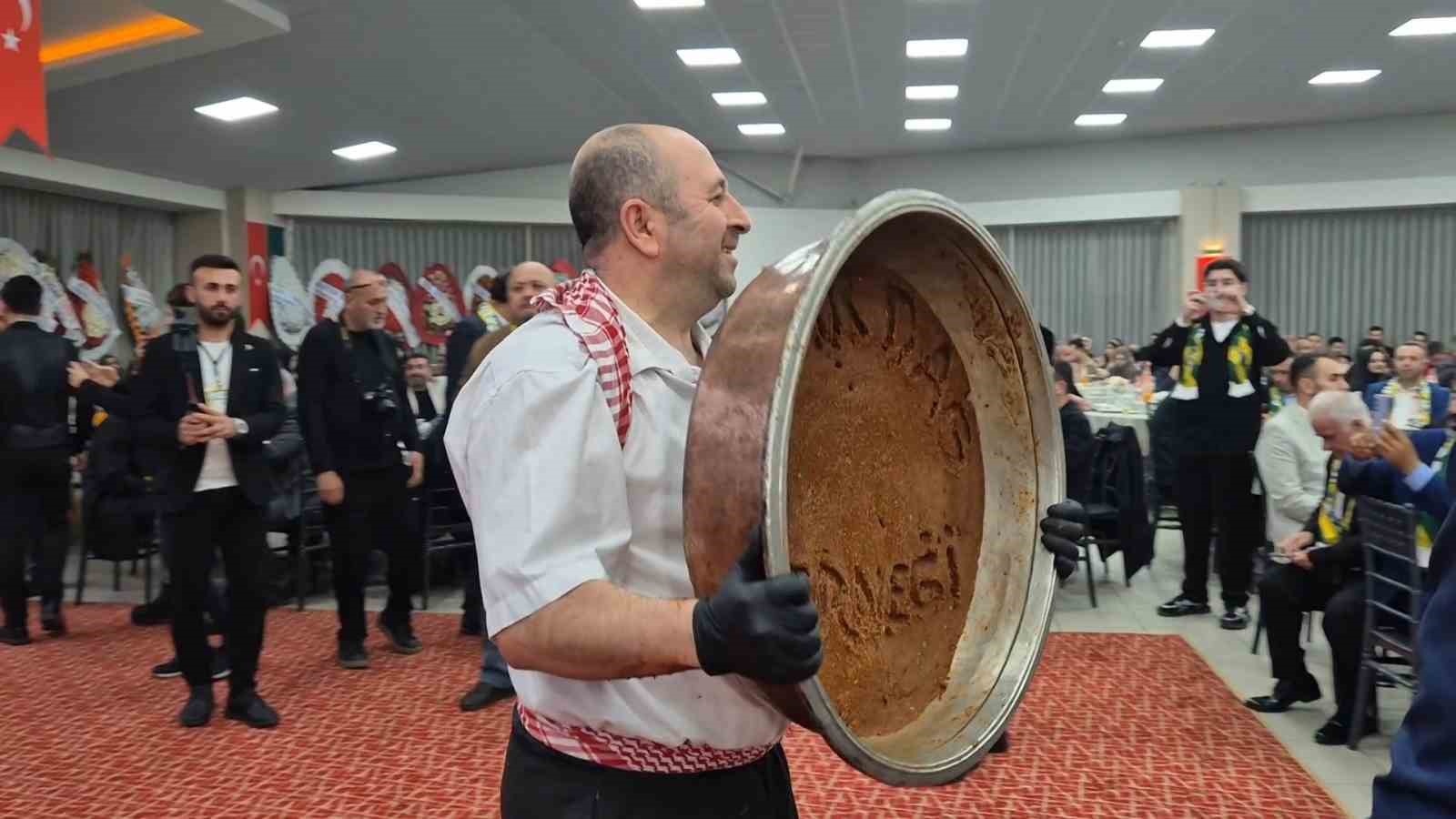 tekirdagda sanliurfa ruzgari 1 ton cig kofte ikram edildi 9 Qbp8EbRv
