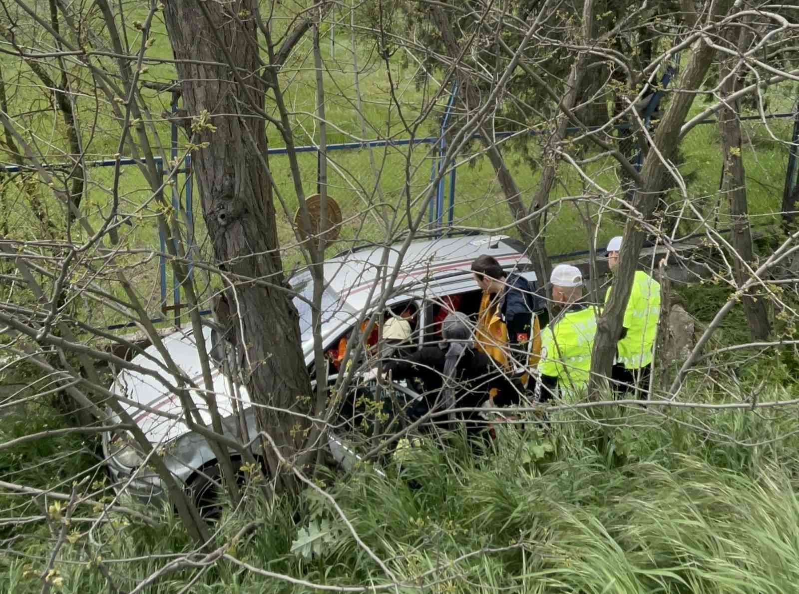 tekirdagda sarampole ucan otomobilin surucusu hayatini kaybetti 1 ZWjWRmWb