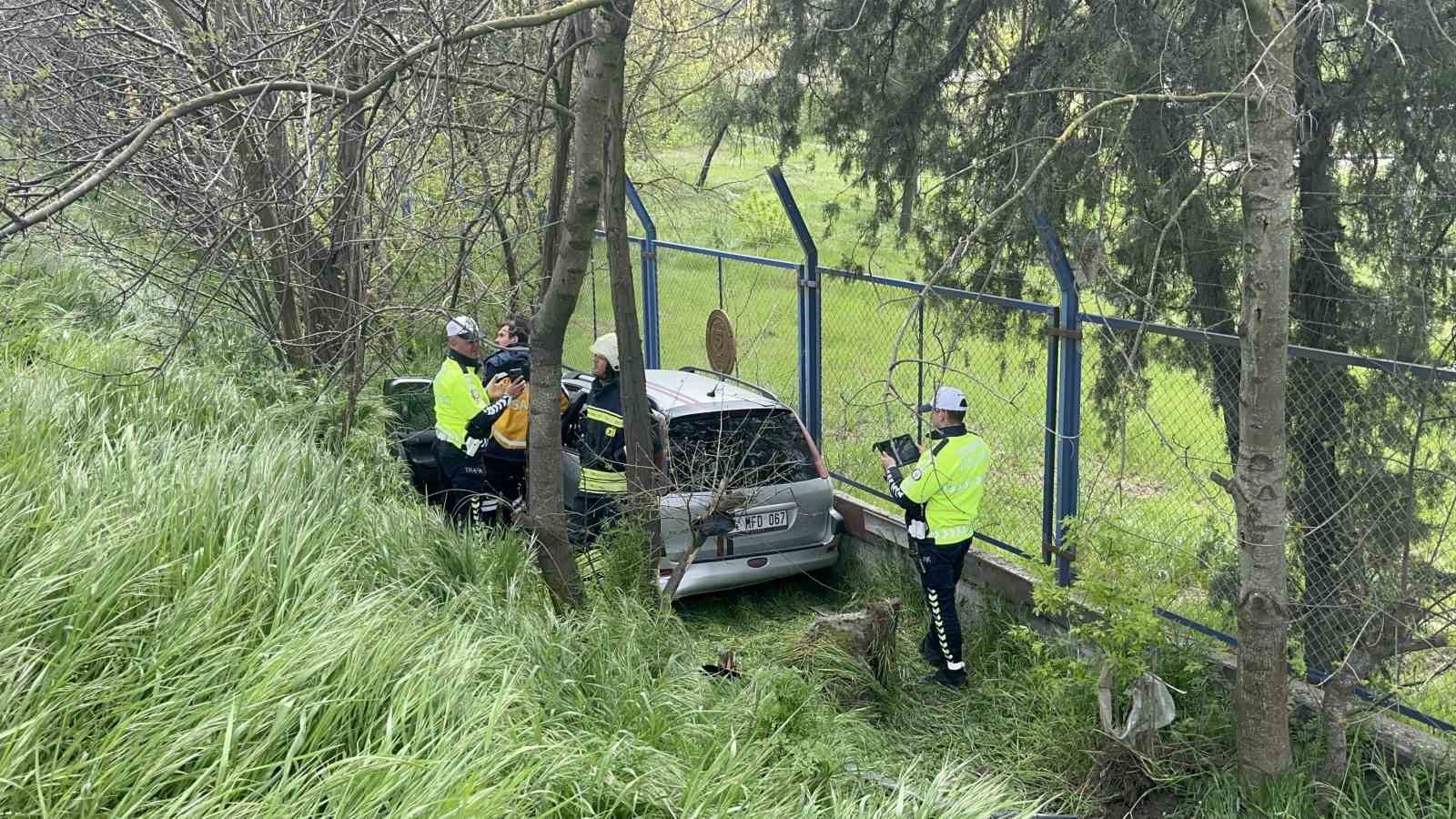 tekirdagda sarampole ucan otomobilin surucusu hayatini kaybetti 3