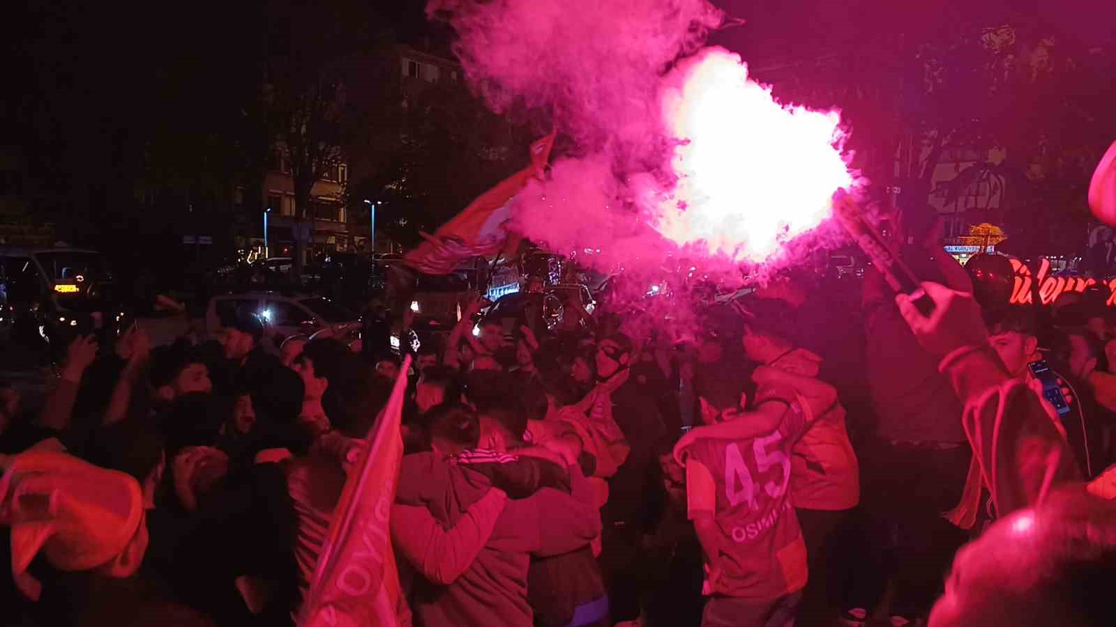 tekirdagda sari kirmizili sampiyonluk coskusu gece yarilarina kadar surdu 0 GyNT8PGt