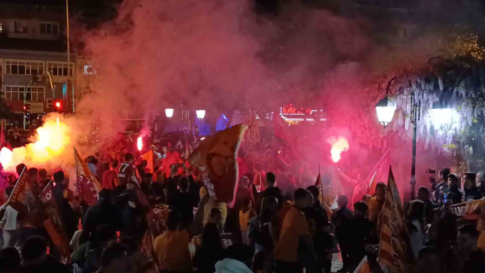 tekirdagda sari kirmizili sampiyonluk coskusu gece yarilarina kadar surdu 19 pgODsp6l