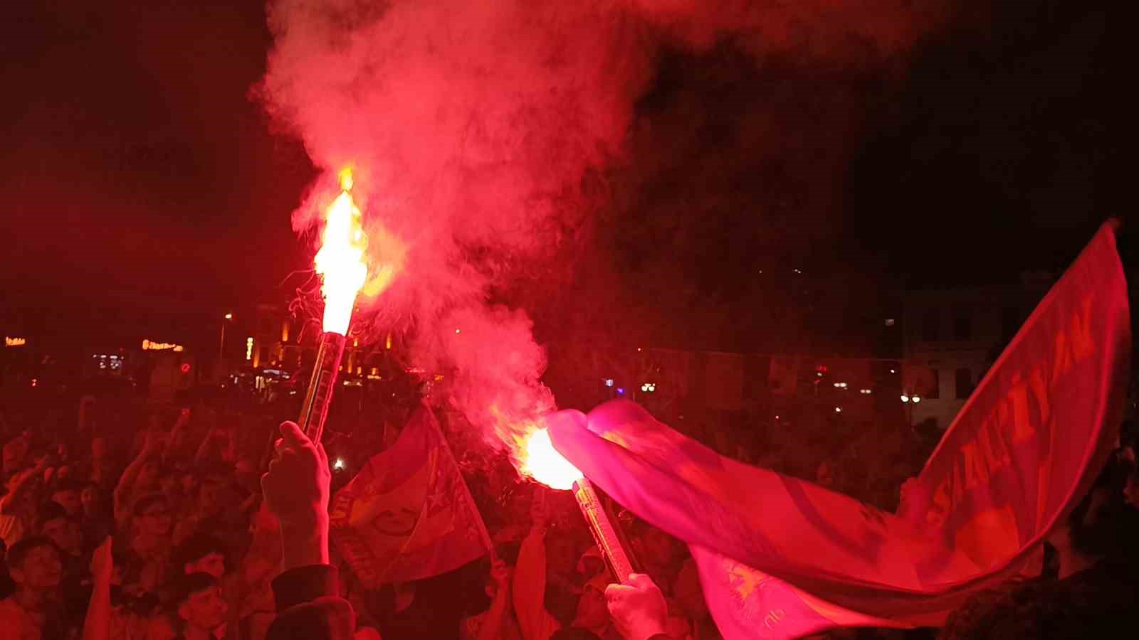 tekirdagda sari kirmizili sampiyonluk coskusu gece yarilarina kadar surdu 21 jfQG9Ee6