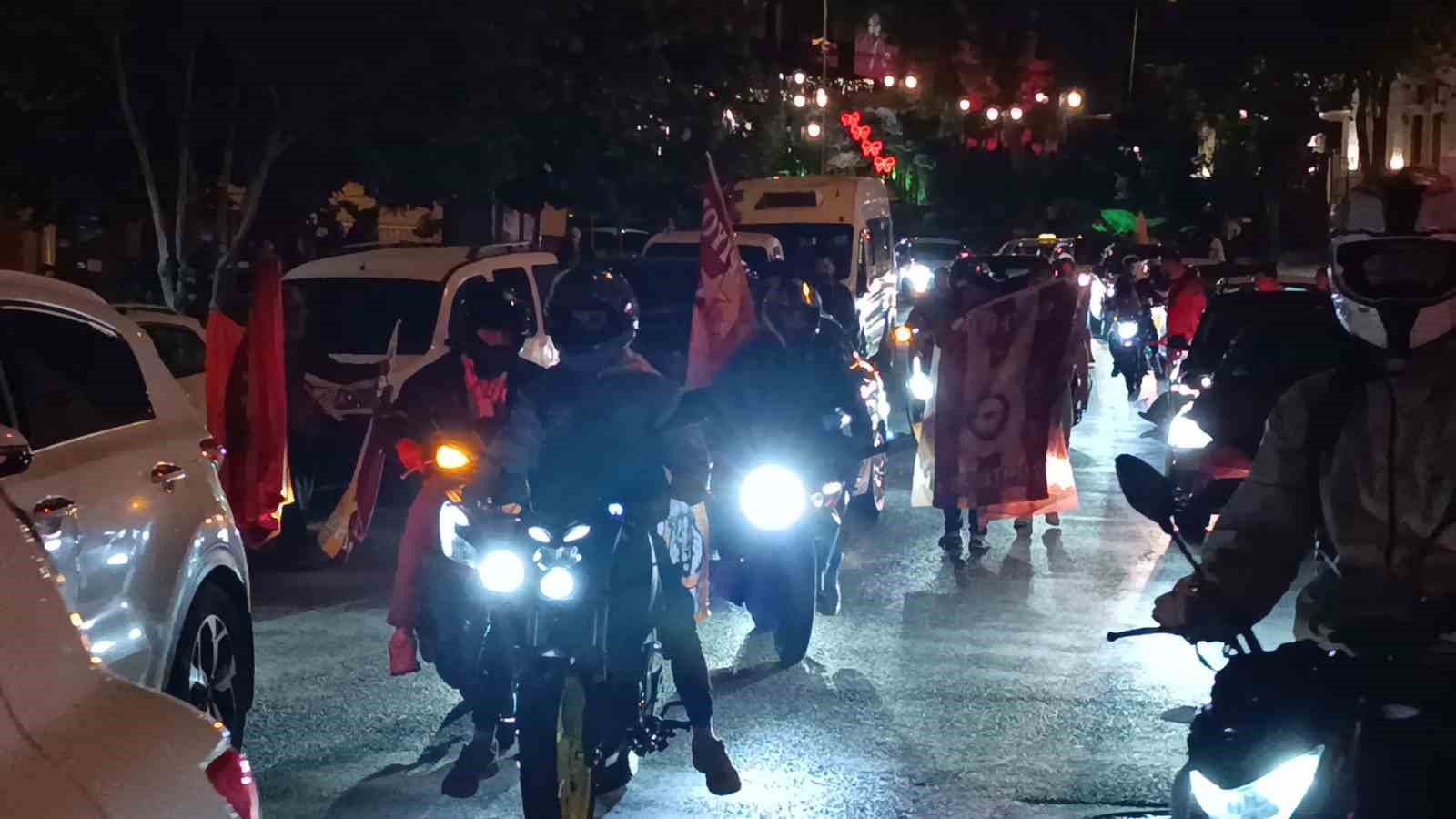 tekirdagda sari kirmizili sampiyonluk coskusu gece yarilarina kadar surdu 4