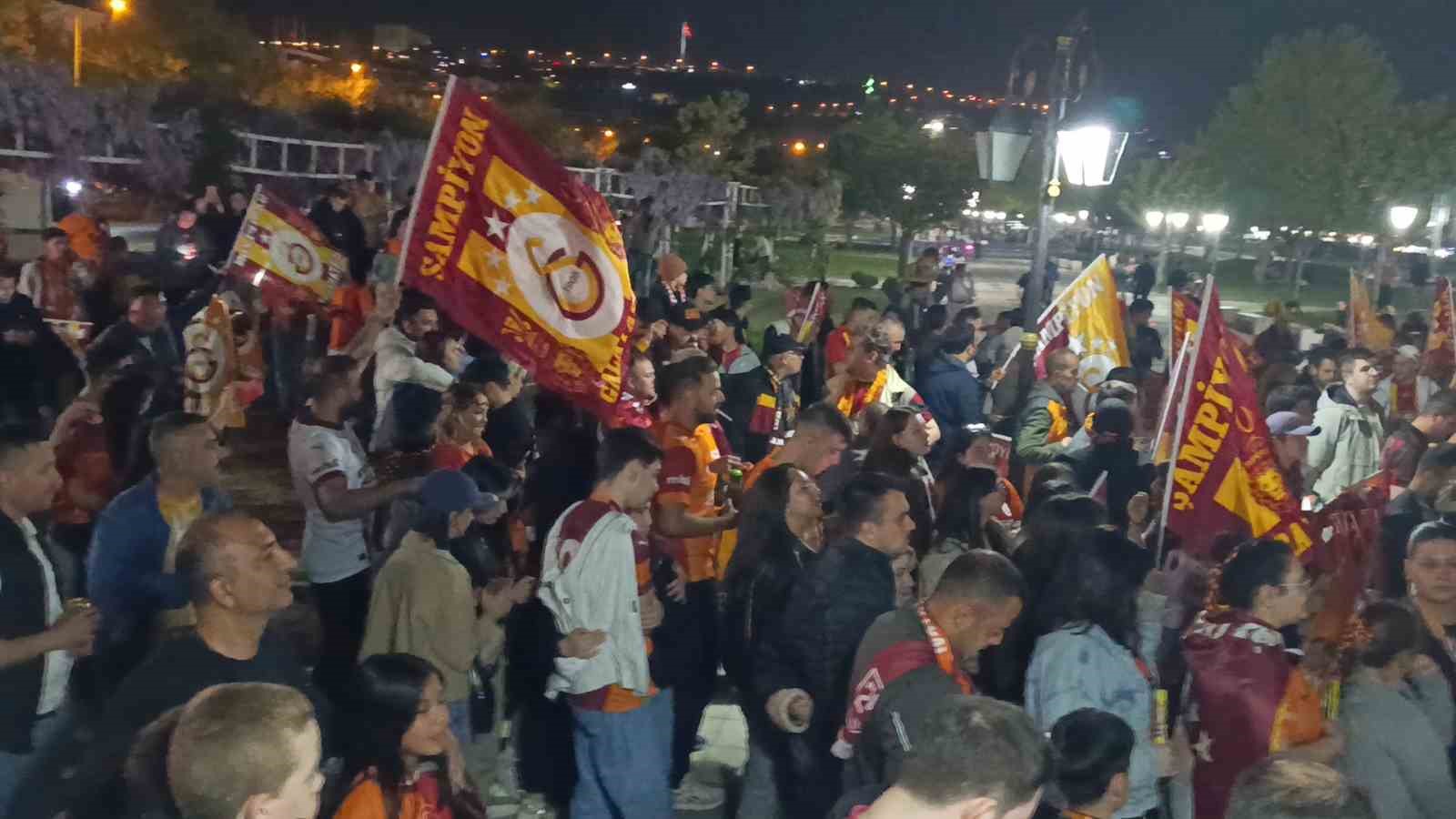 tekirdagda sari kirmizili sampiyonluk coskusu gece yarilarina kadar surdu 6 gZvC5dFY