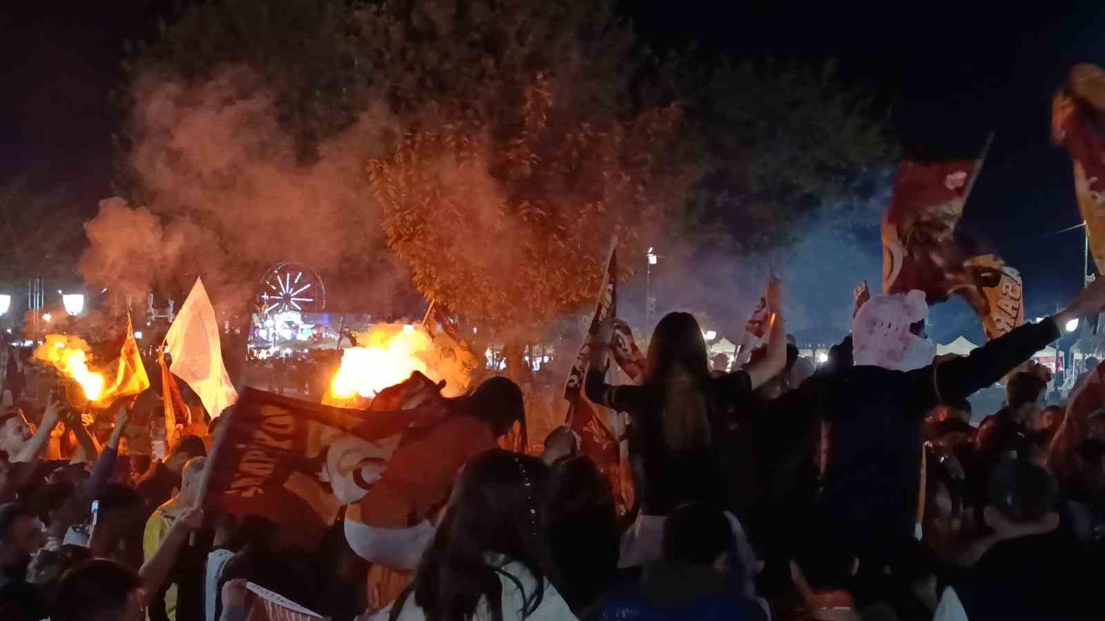 tekirdagda sari kirmizili sampiyonluk coskusu gece yarilarina kadar surdu 8