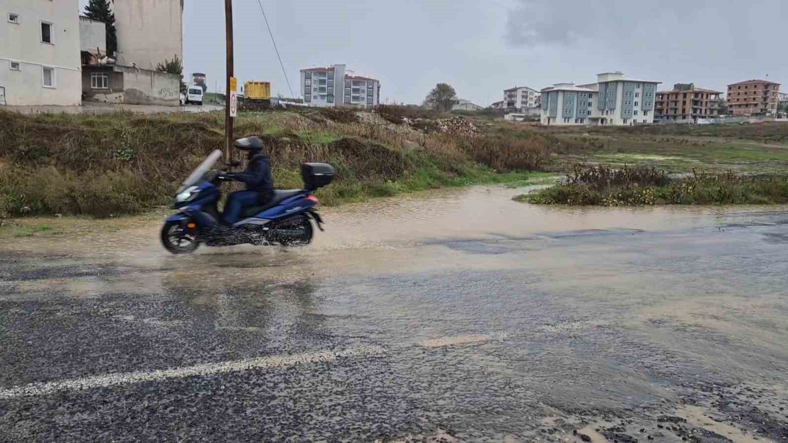 tekirdagda siddetli saganak yollari dereye cevirdi 0 h2lFbP5M