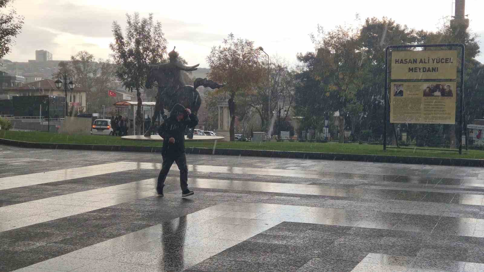 tekirdagda siddetli yagis etkili oldu vatandaslar siginacak yer aradi 1 H6erG53I