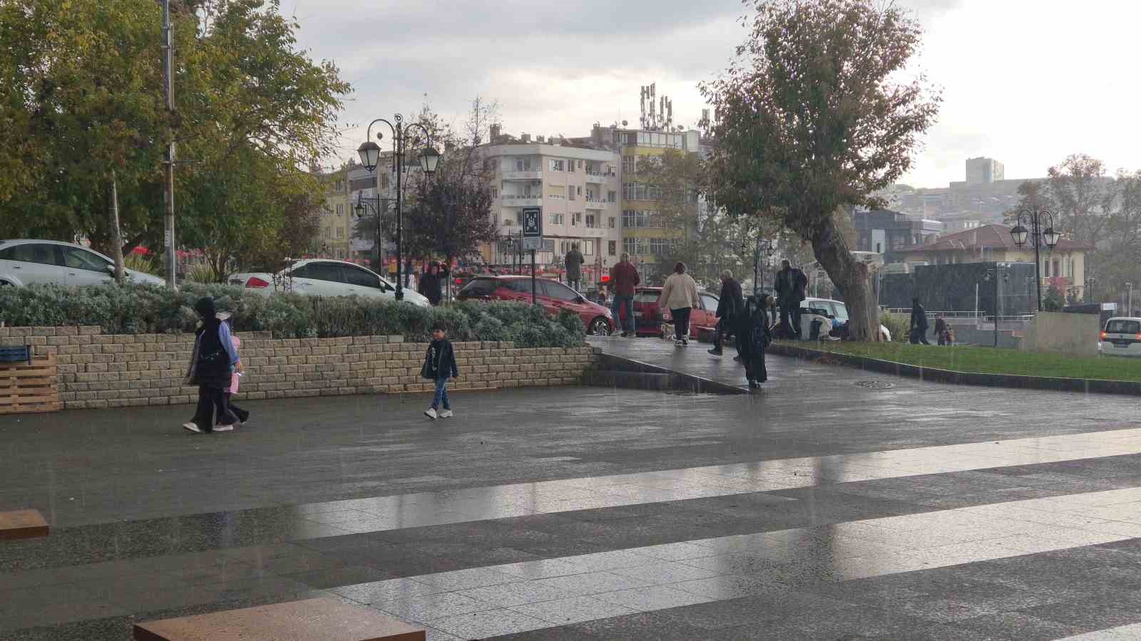tekirdagda siddetli yagis etkili oldu vatandaslar siginacak yer aradi 2 tu6J1FHH