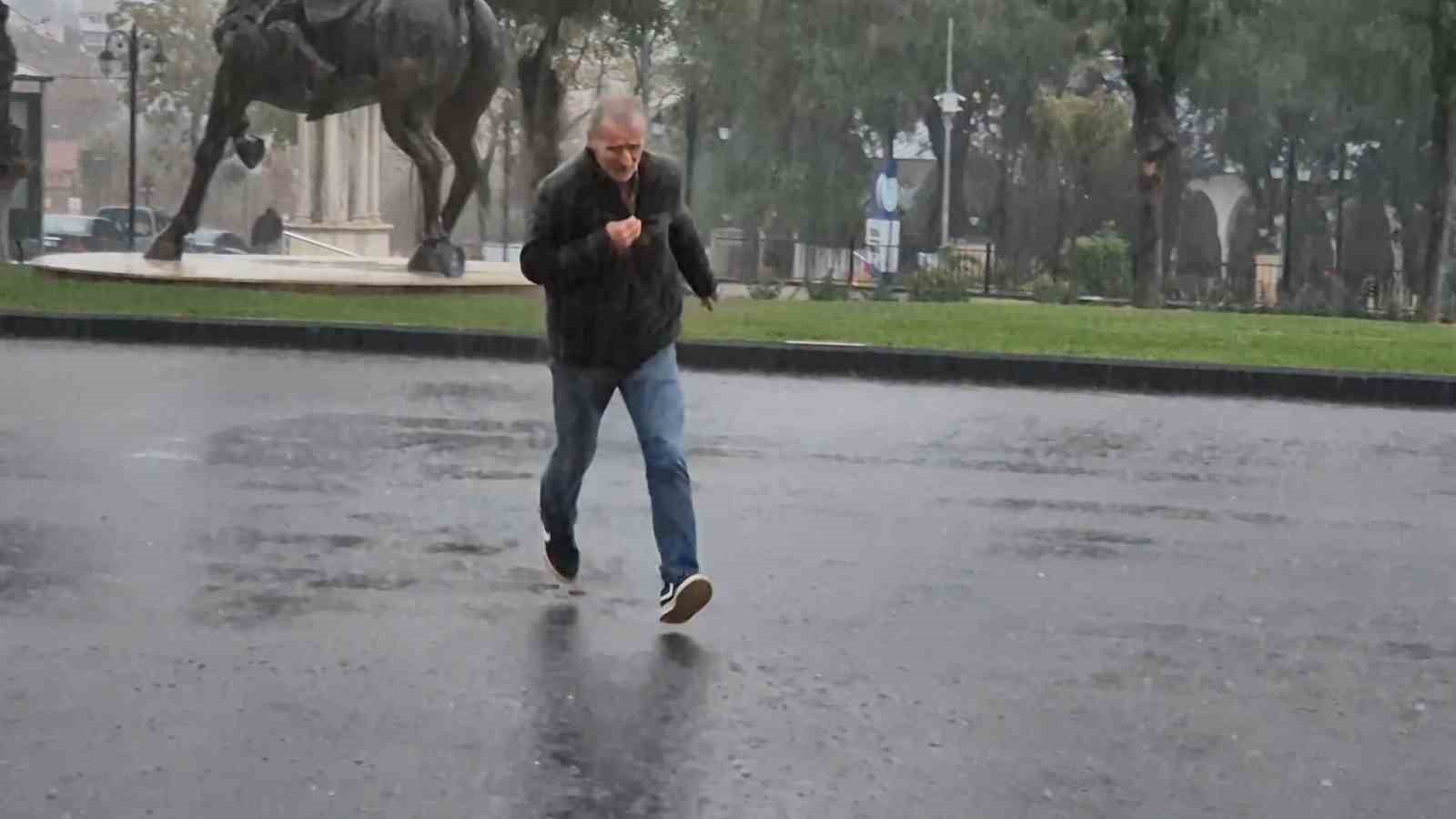 tekirdagda siddetli yagis sokaklari gole cevirdi 0 ANcTjSSC