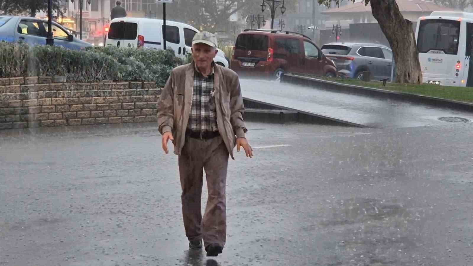 tekirdagda siddetli yagis sokaklari gole cevirdi 1 lcJC64Ep