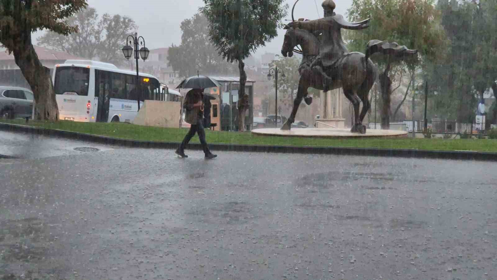 tekirdagda siddetli yagis sokaklari gole cevirdi 4 NJvq858I