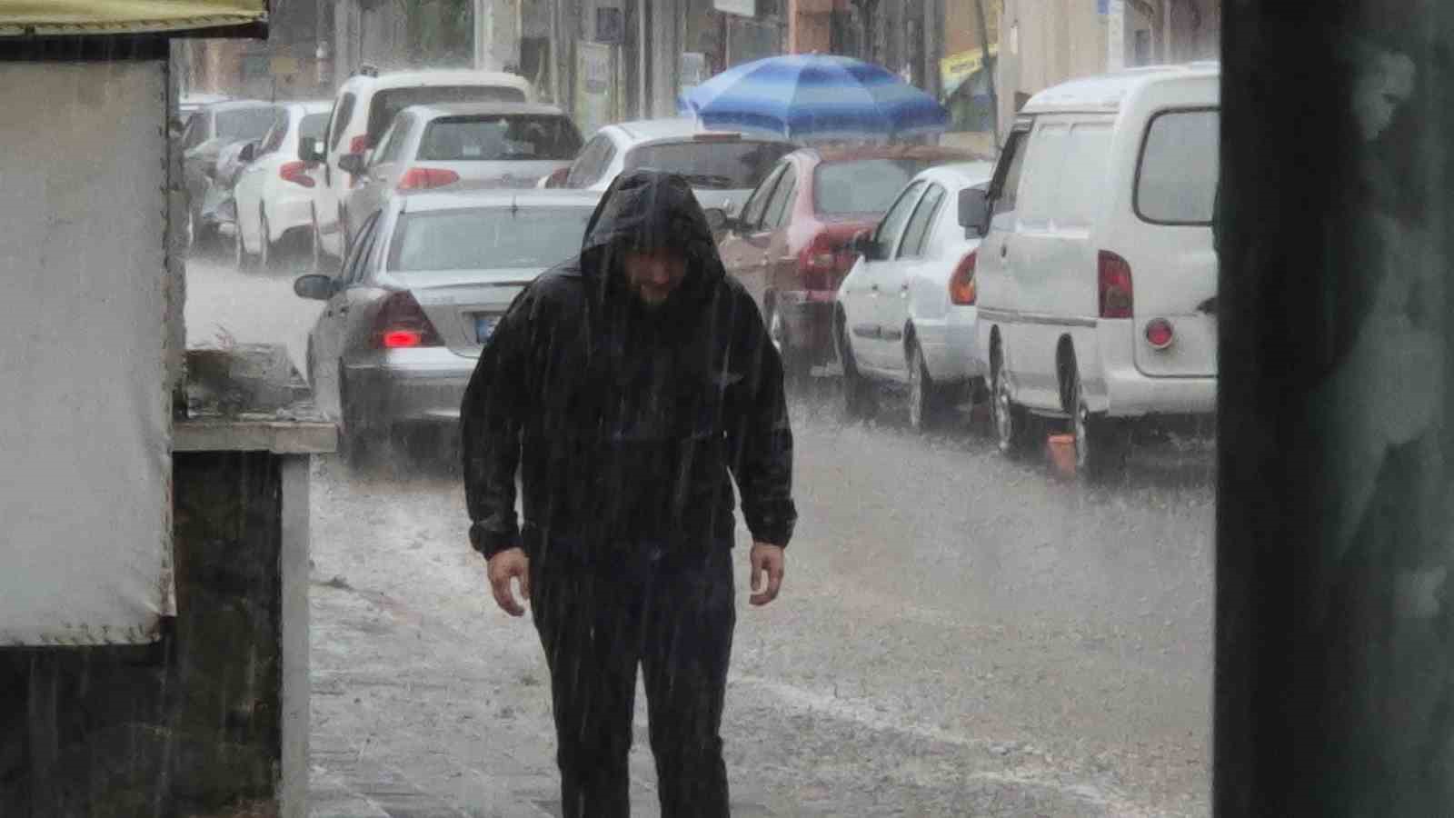 tekirdagda siddetli yagis yollari dereye cevirdi 4