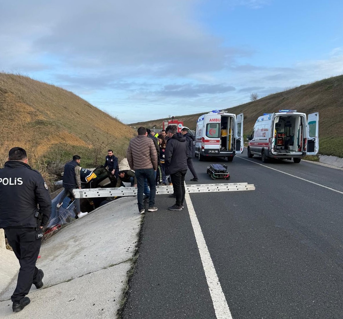 tekirdagda su kanalina dusen otomobildeki cift yaralandi 1 UlKsbIOn
