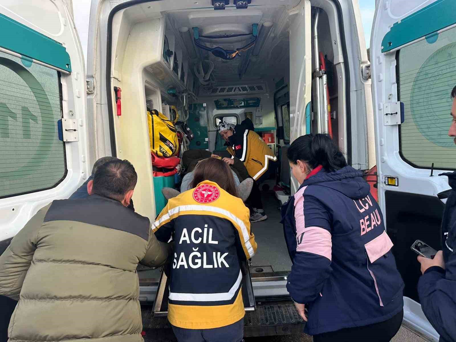 tekirdagda su kanalina dusen otomobildeki cift yaralandi 2 HEWOya71