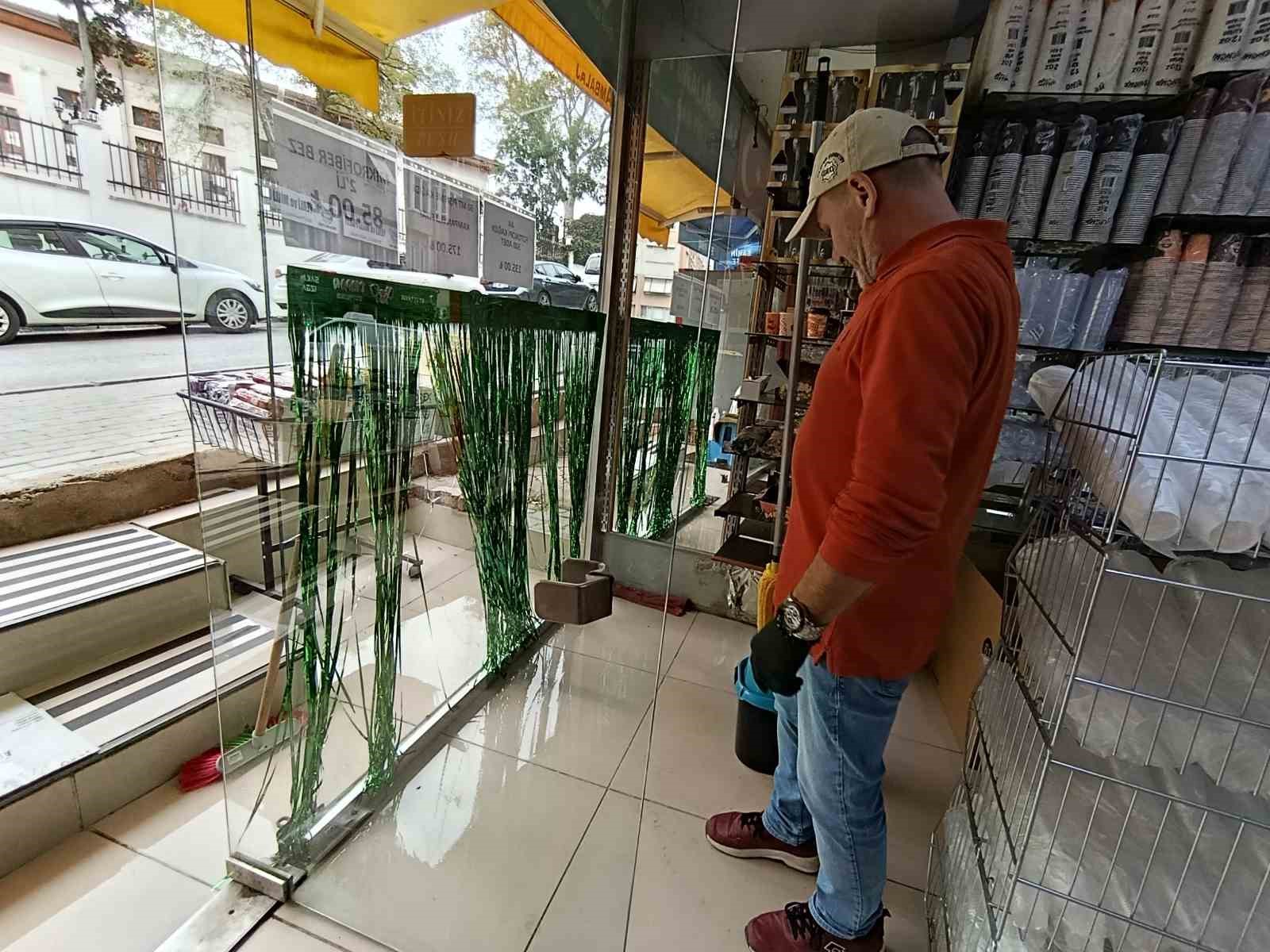 tekirdagda su patlagi esnafi magdur etti 4 QvBFNYsz