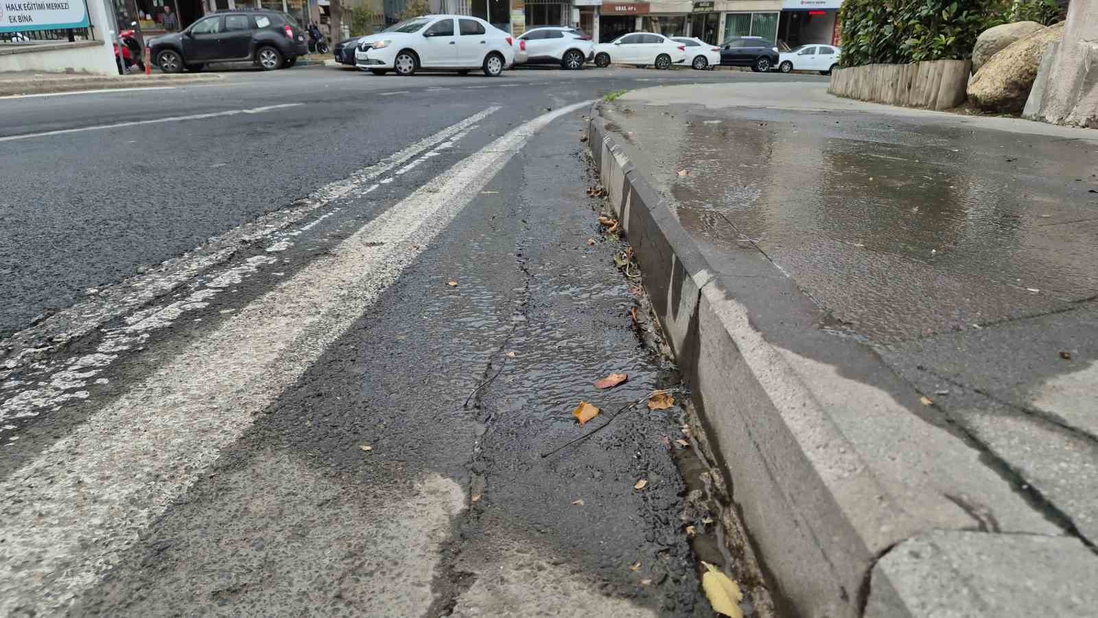 Tekirdağ’da su patlağı milli serveti caddeye akıttı: Tonlarca içme suyu heba oldu 4 tekirdagda su patlagi milli serveti caddeye akitti tonlarca icme suyu heba oldu 0 N63FUk3u