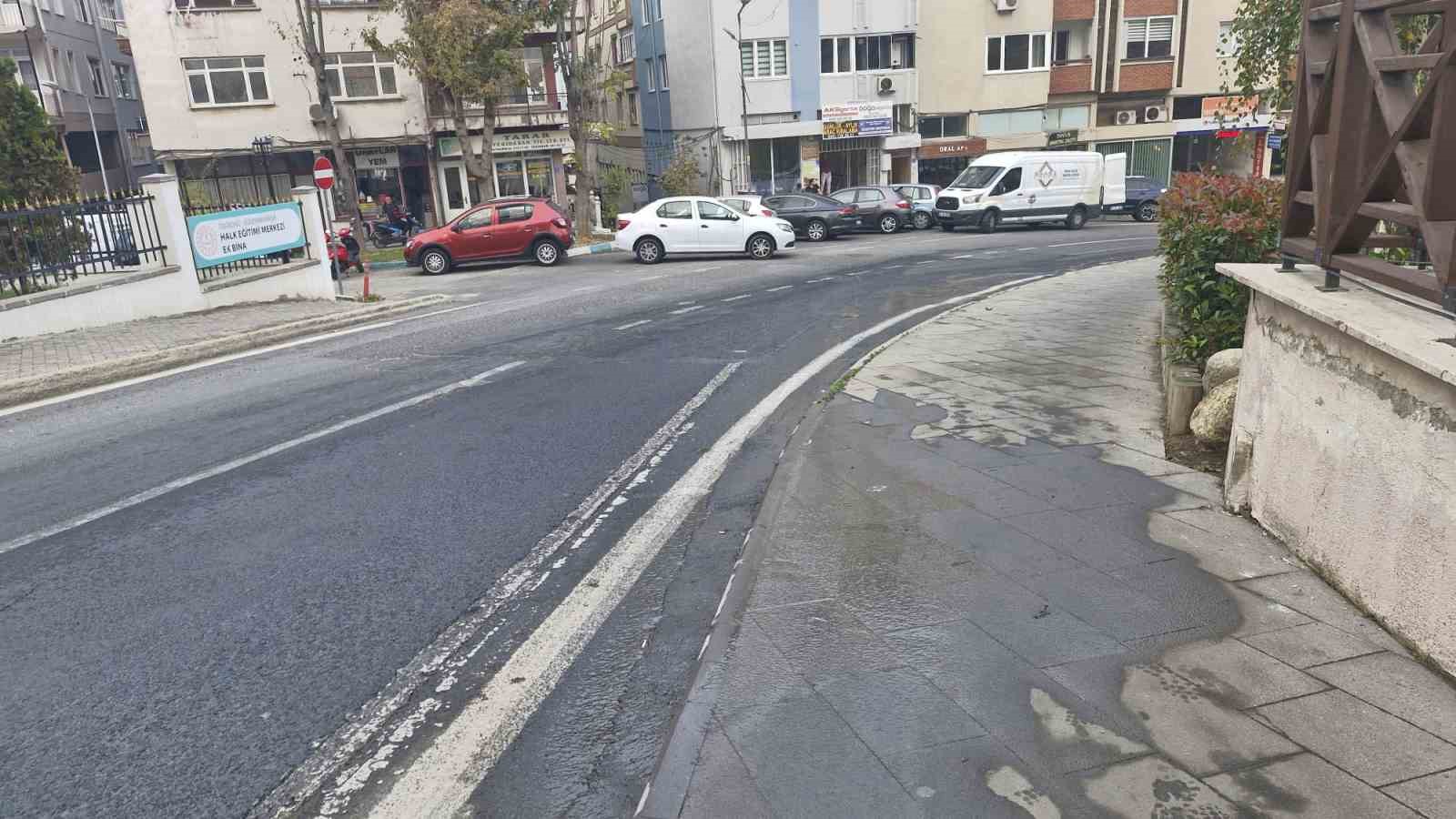 Tekirdağ’da su patlağı milli serveti caddeye akıttı: Tonlarca içme suyu heba oldu 6 tekirdagda su patlagi milli serveti caddeye akitti tonlarca icme suyu heba oldu 2 gSmU5NHM