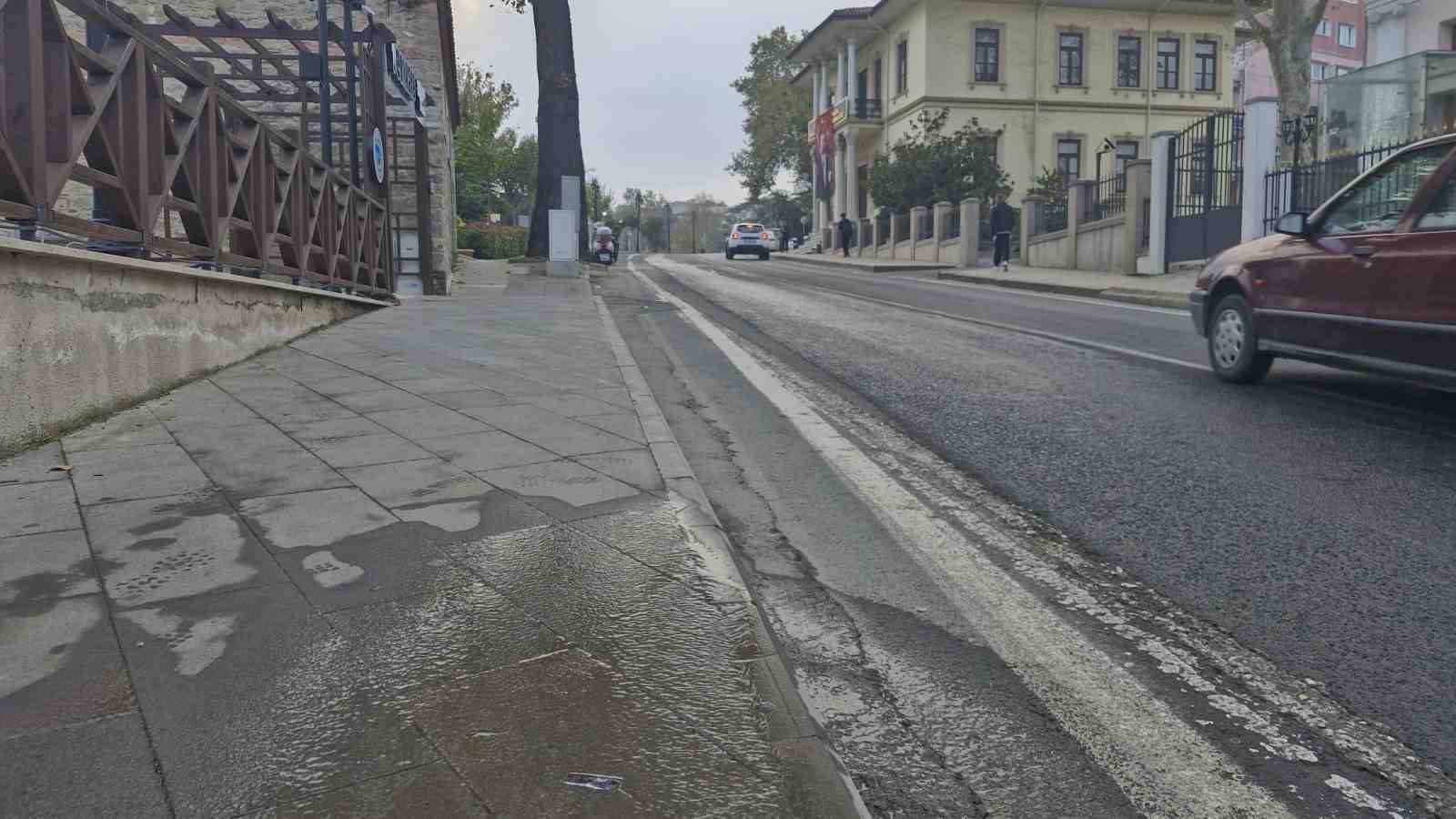 Tekirdağ’da su patlağı milli serveti caddeye akıttı: Tonlarca içme suyu heba oldu 10 tekirdagda su patlagi milli serveti caddeye akitti tonlarca icme suyu heba oldu 6 f34pLZXE