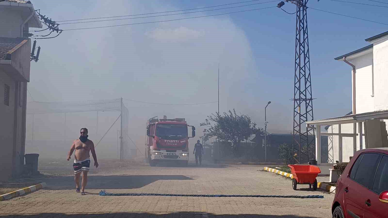 tekirdagda tarim arazisinde baslayan yangin alevler 4 farkli noktaya sicradi 1 gmlA8Ifz
