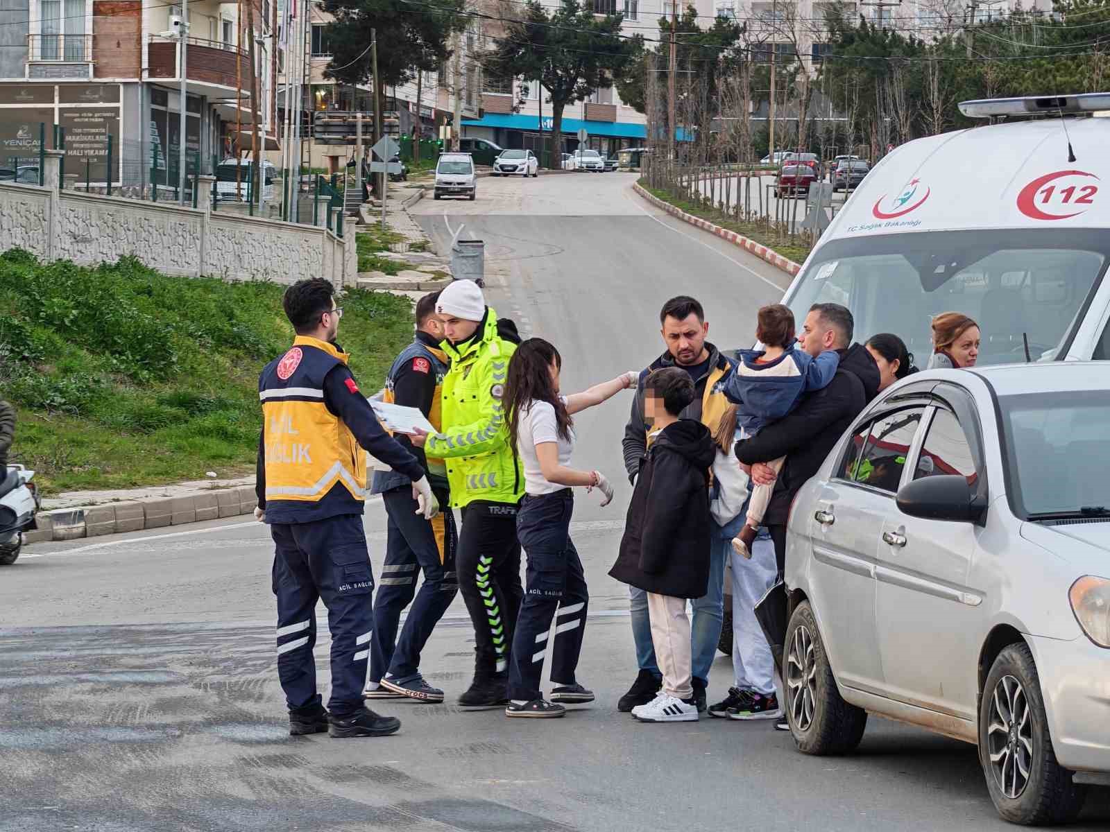 tekirdagda trafik kazasi 2si cocuk 5 yarali 4 vlyRXwPr