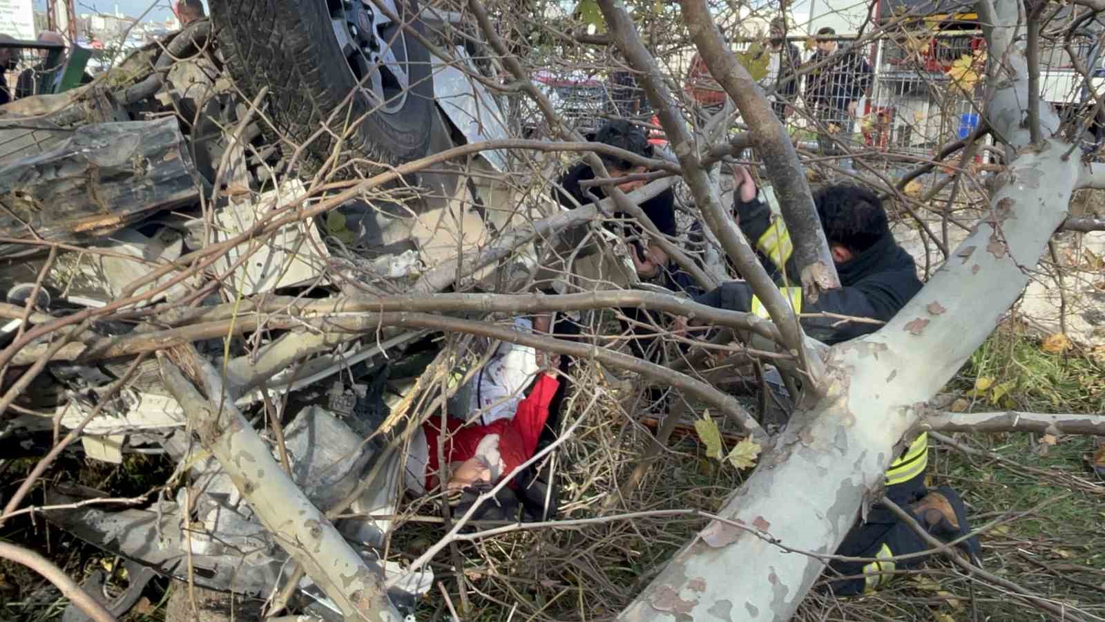 tekirdagda yolcu minibusu ile carpisan pikap takla atti 2 yarali 3 nifenwRf
