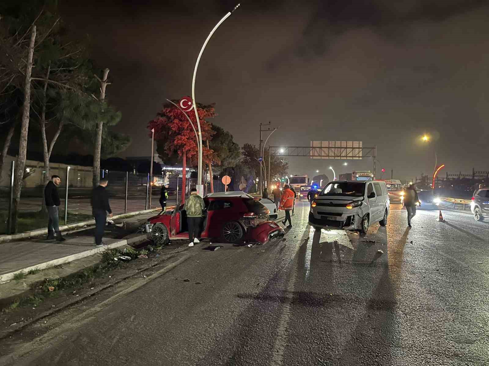 tekirdagda zincirleme trafik kazasi 3 yarali 1 XV9qD4HT