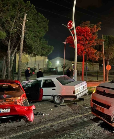 tekirdagda-zincirleme-trafik-kazasi-3-yarali-A6XyCPTg.jpg