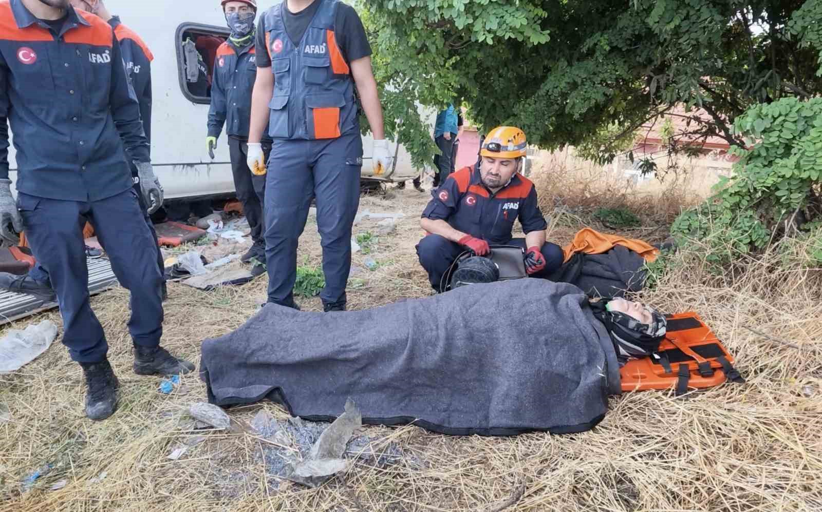 tekirdagdan kayseri istikametine seyir halinde olan suha firmasina ait yolcu otobusu kaza yapti kazanin mcuRwR2y