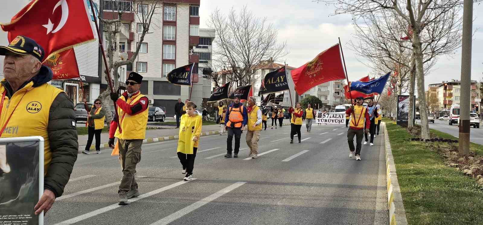 Tekirdağ’dan yola çıkan ’57’nci Alay’ korteji Gelibolu’ya ulaştı 5 tekirdagdan yola cikan 57nci alay korteji geliboluya ulasti 1