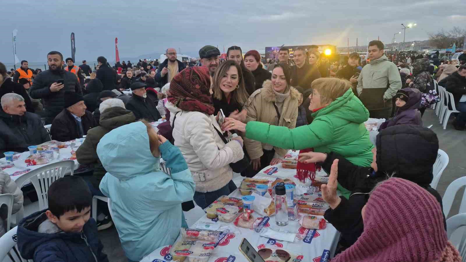 tekirdagin en buyuk iftar sofrasi 8 bin kisi ayni anda orucunu acti 5 sOe4wHdY