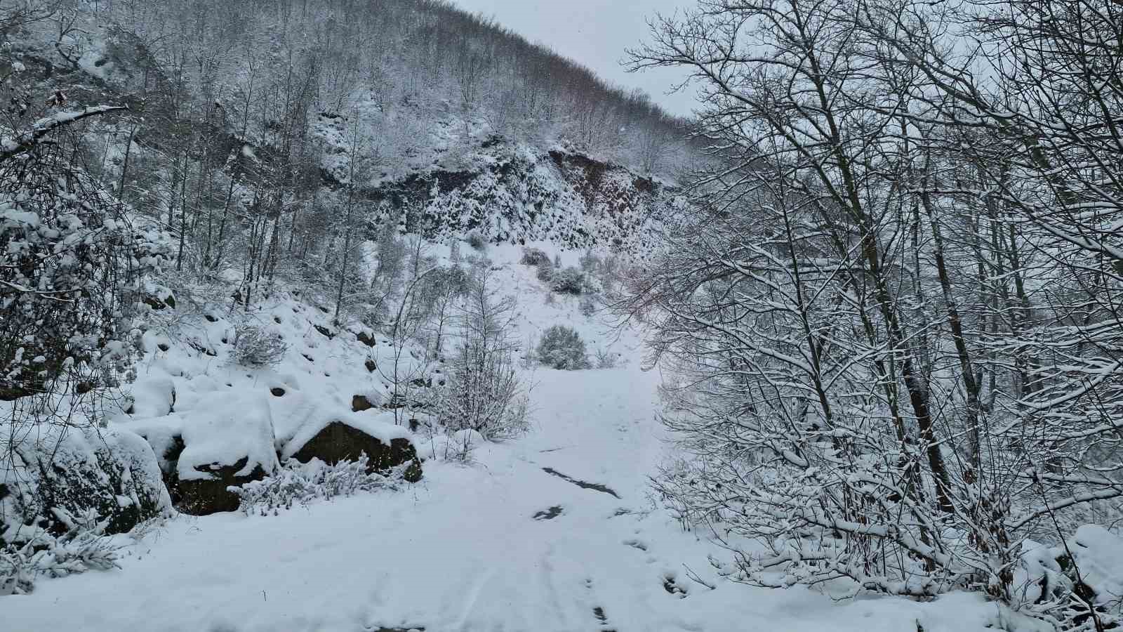 tekirdagin yuksek kesimleri yagan karla beyaza burundu 10 nj8EJQMN