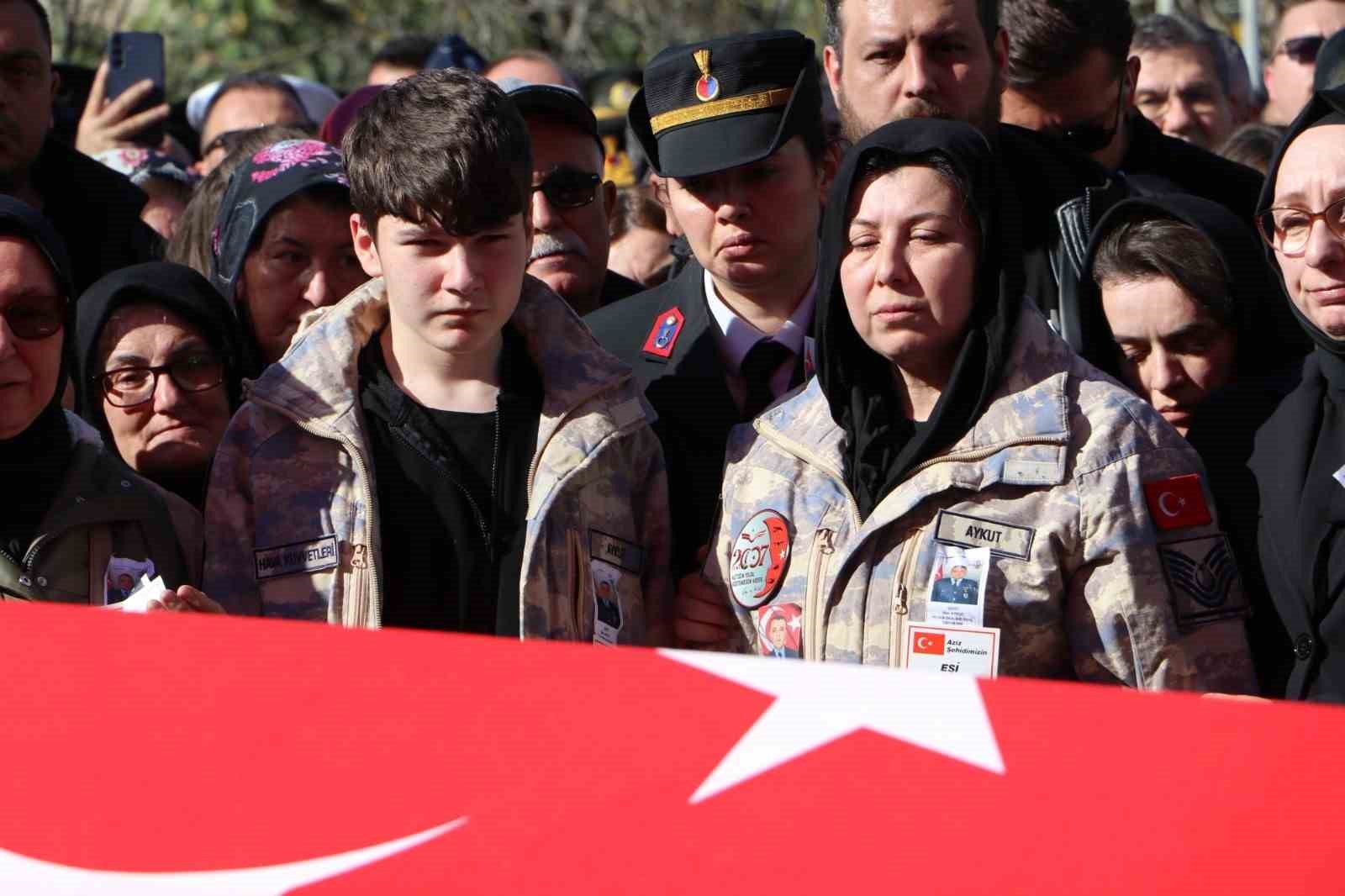 tekirdagli sehit ilker aykut son yolculuguna ugurlandi esi ve oglu askeri kiyafet giydi 1 aU8WFPzn