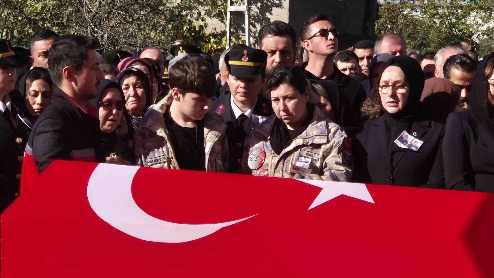 tekirdagli sehit ilker aykut son yolculuguna ugurlandi esi ve oglu askeri kiyafet giydi 6 EDR6cC7q