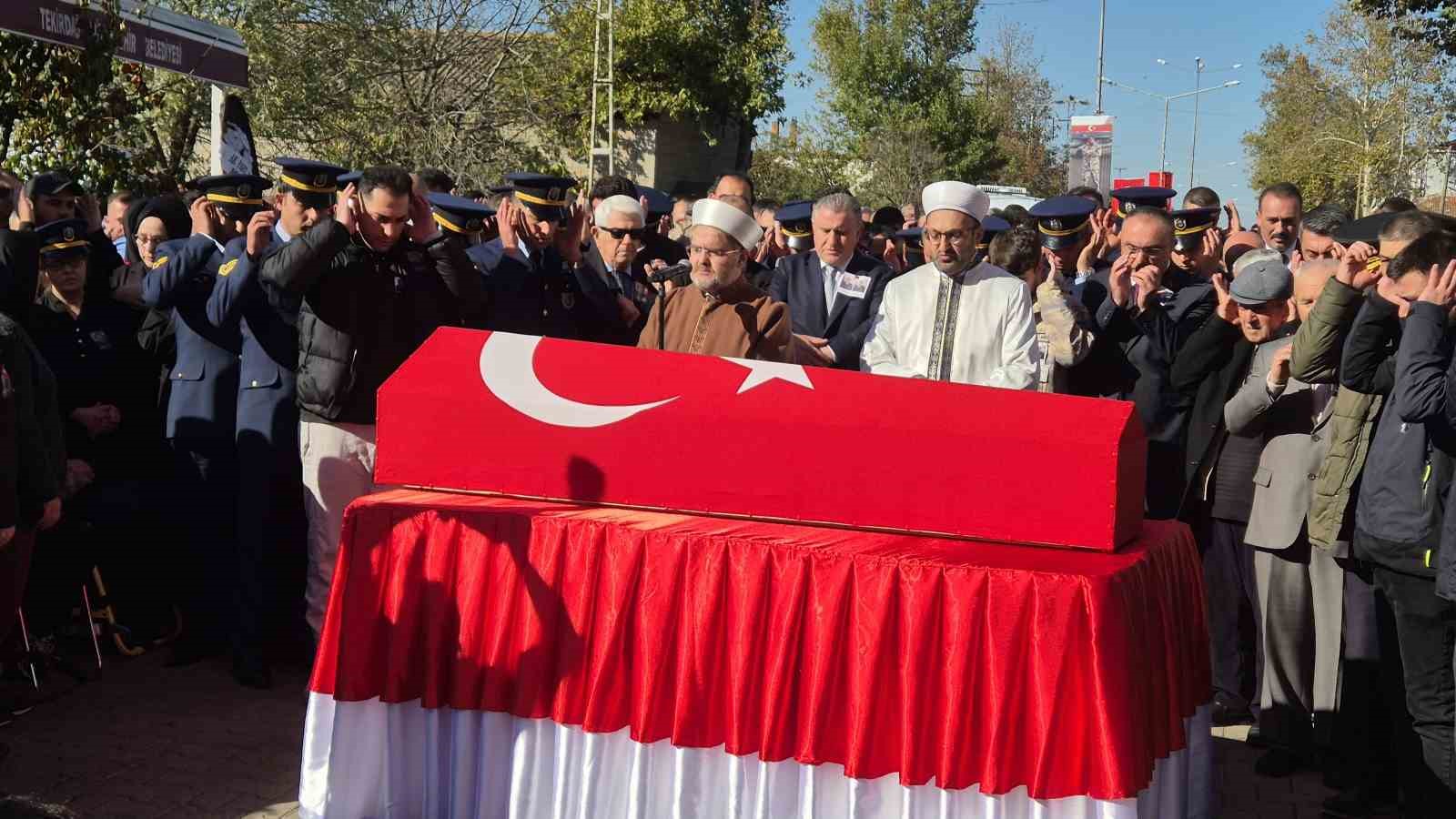 tekirdagli sehit ilker aykut son yolculuguna ugurlandi esi ve oglu askeri kiyafet giydi 7 Mdfl2WmN