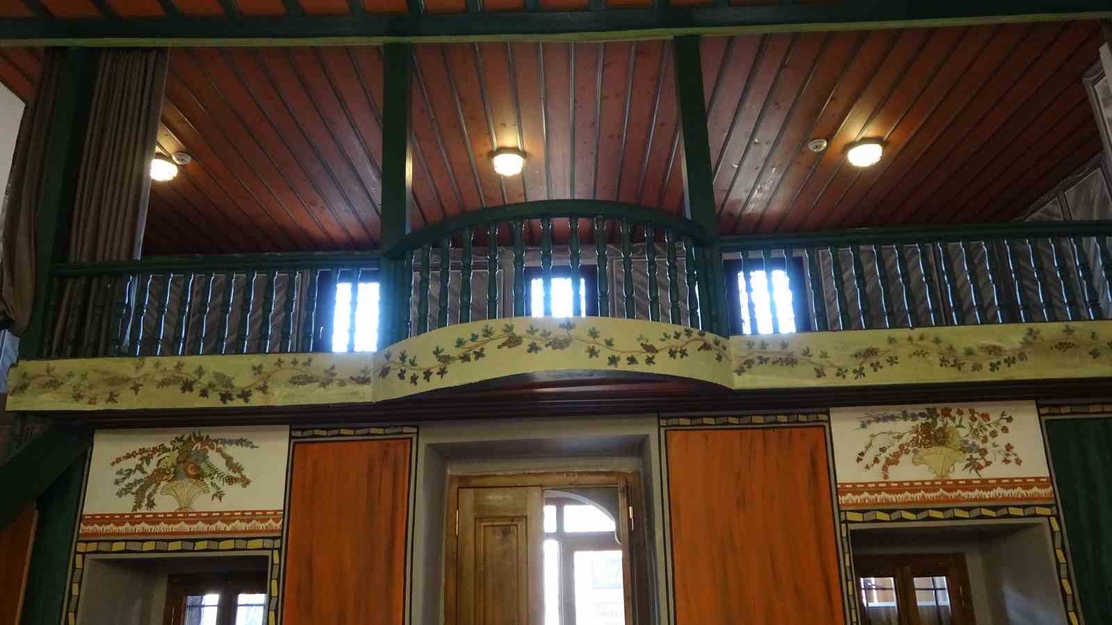 tekke arapdede camii asirlik tarihiyle ziyaretcilere ve cemaate kapisini aciyor 1 UGyzBJMX